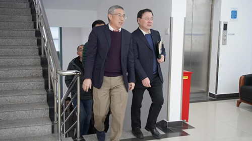 上海市浦东新区政府副区长吴强等调研开运电竞
医药
