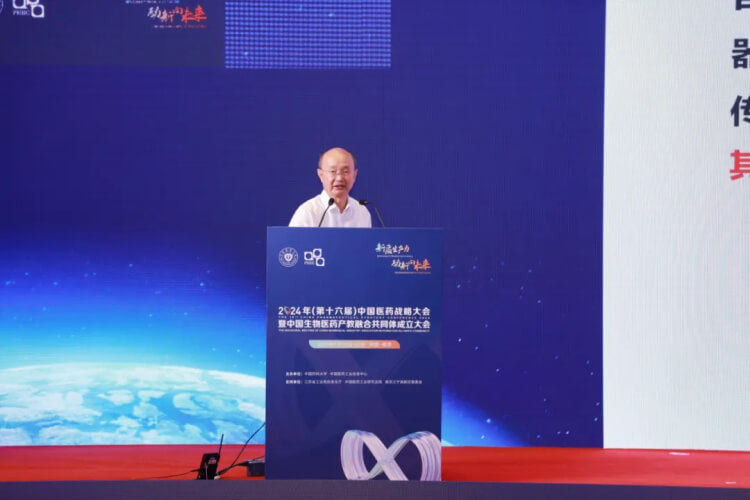 中国工程院院士王军志作报告.jpg 中国工程院院士王军志作报告.jpg
